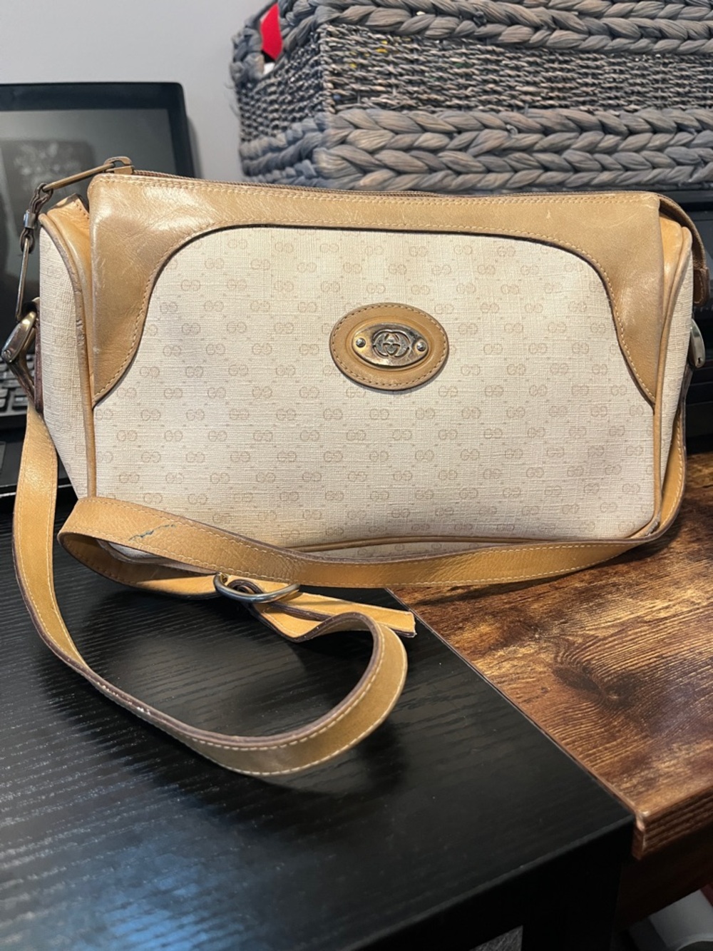 Auth Vintage Gucci Plus GG Supreme Camera Bag Grey White & Tan Leather